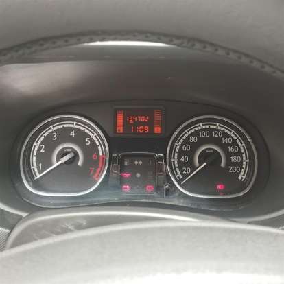 RENAULT-SANDERO-2011