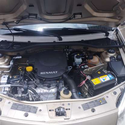 RENAULT-SANDERO-2011