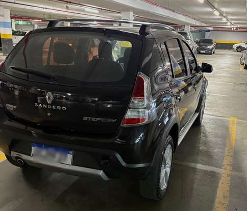 RENAULT-SANDERO-2011