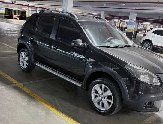 RENAULT-SANDERO-2011