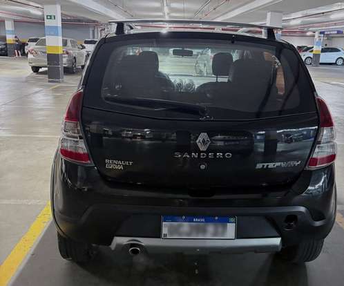 RENAULT-SANDERO-2011