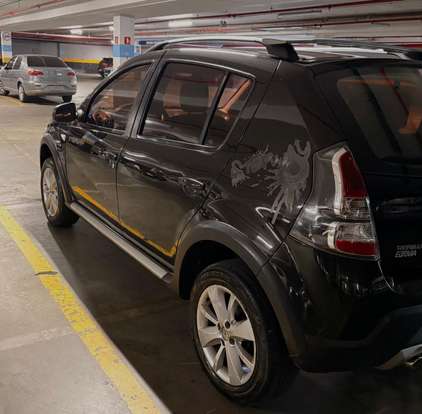 RENAULT-SANDERO-2011
