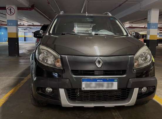 RENAULT-SANDERO-2011