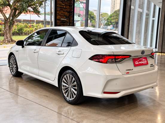 TOYOTA-COROLLA-2024