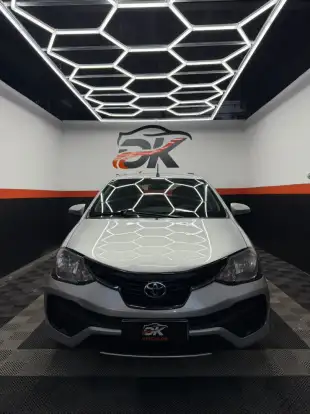 TOYOTA-ETIOS-2019
