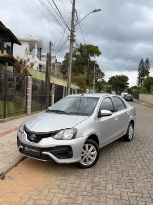 TOYOTA-ETIOS-2019