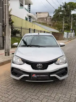 TOYOTA-ETIOS-2019