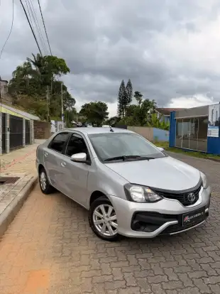 TOYOTA-ETIOS-2019