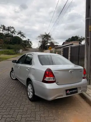 TOYOTA-ETIOS-2019