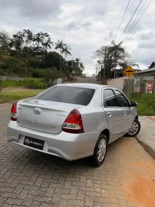 TOYOTA-ETIOS-2019