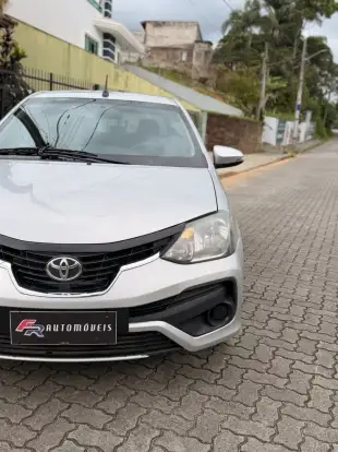 TOYOTA-ETIOS-2019