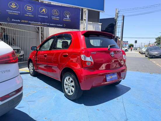 TOYOTA-ETIOS-1.3 XS 16V FLEX 4P MANUAL TOYOTA-ETIOS-2013