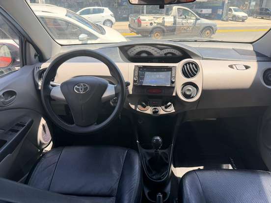 TOYOTA-ETIOS-2013
