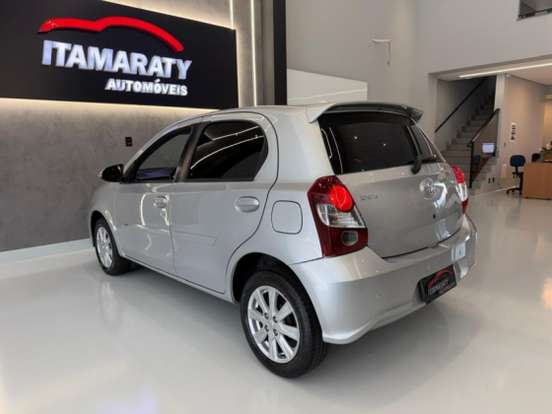 TOYOTA-ETIOS-2020