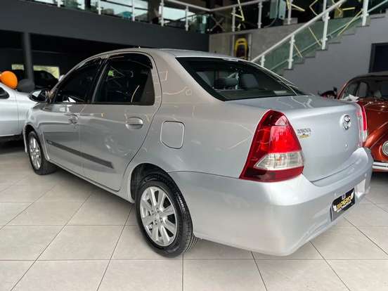 TOYOTA-ETIOS-2018