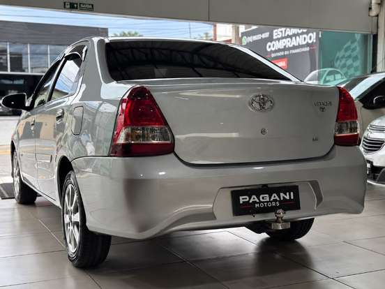 TOYOTA-ETIOS-2020
