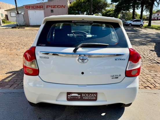 TOYOTA-ETIOS-2013