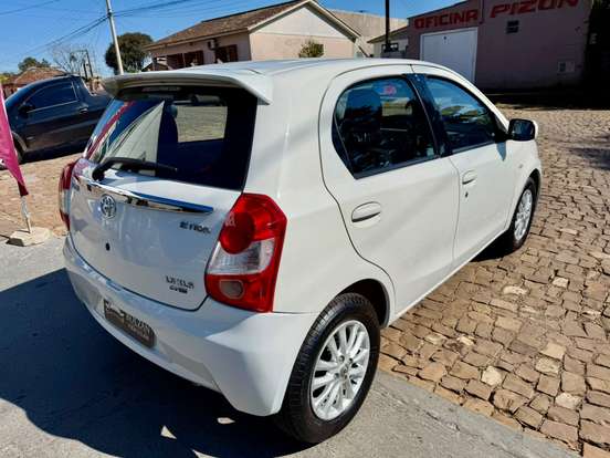 TOYOTA-ETIOS-1.5 XLS 16V FLEX 4P MANUAL TOYOTA-ETIOS-2013