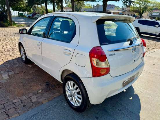 TOYOTA-ETIOS-1.5 XLS 16V FLEX 4P MANUAL TOYOTA-ETIOS-2013