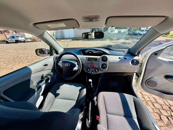TOYOTA-ETIOS-2013