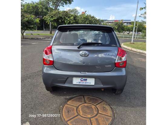 TOYOTA-ETIOS-2015