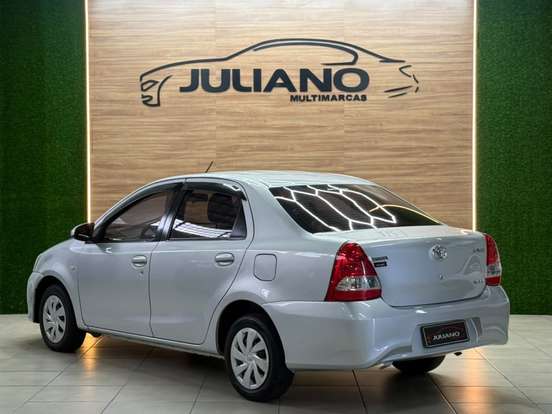 TOYOTA-ETIOS-2017