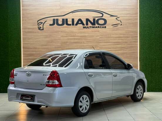TOYOTA-ETIOS-2017