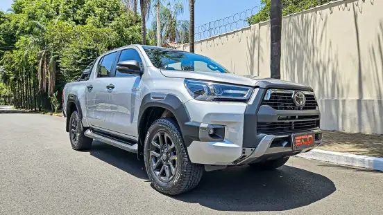 TOYOTA-HILUX-2022