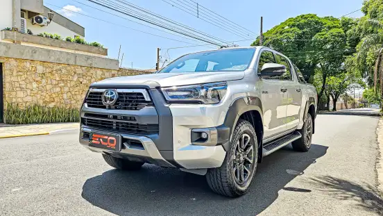 TOYOTA-HILUX-2022