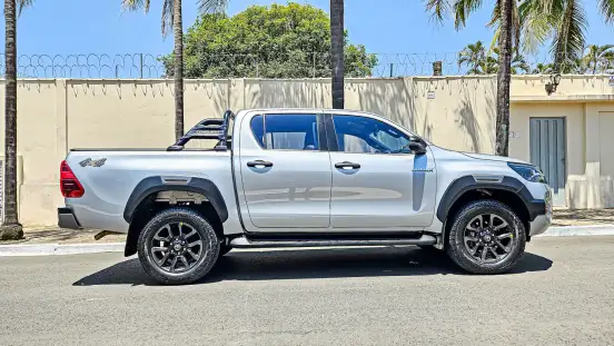 TOYOTA-HILUX-2022