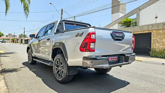 TOYOTA-HILUX-2022