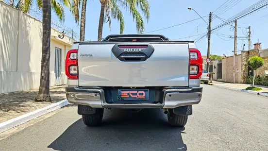 TOYOTA-HILUX-2022