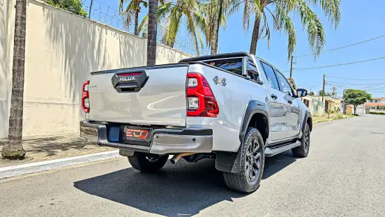 TOYOTA-HILUX-2022