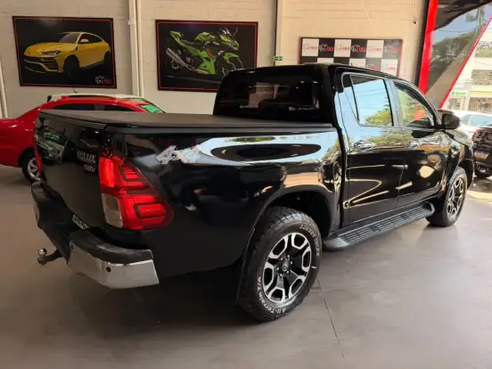 TOYOTA-HILUX-2022