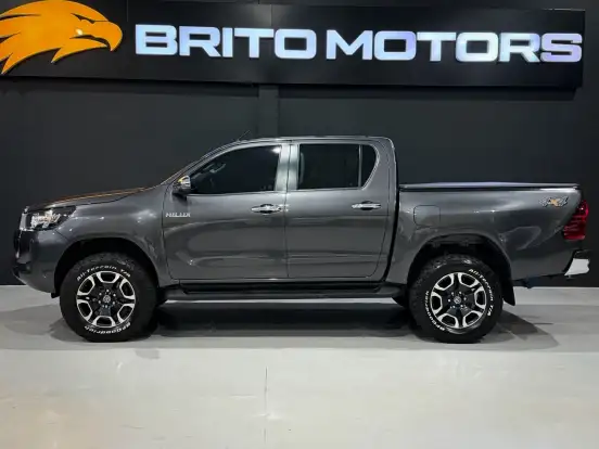 TOYOTA-HILUX-2022