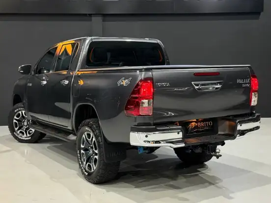 TOYOTA-HILUX-2022