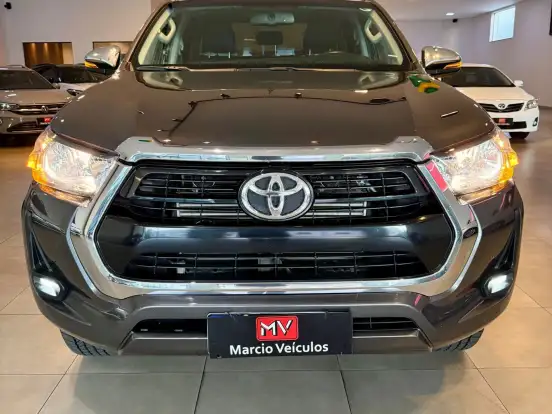 TOYOTA-HILUX-2.8 D-4D TURBO DIESEL CD SRV 4X4 AUTOMÁTICO TOYOTA-HILUX-2022