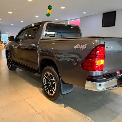 TOYOTA-HILUX-2022