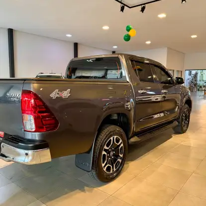TOYOTA-HILUX-2022