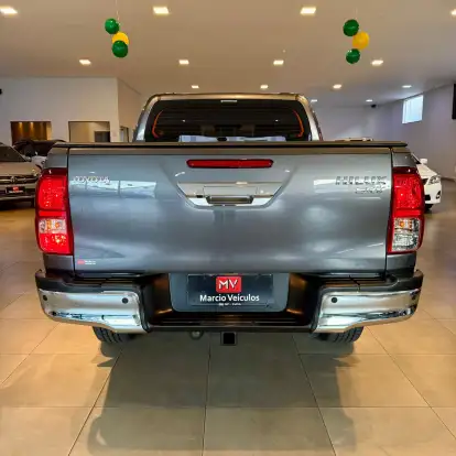 TOYOTA-HILUX-2022