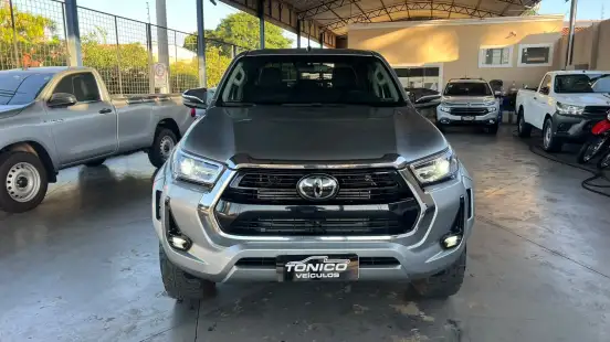 TOYOTA-HILUX-2.8 D-4D TURBO DIESEL CD SRX 4X4 AUTOMÁTICO TOYOTA-HILUX-2024