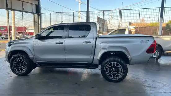 TOYOTA-HILUX-2024