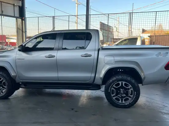 TOYOTA-HILUX-2.8 D-4D TURBO DIESEL CD SRX 4X4 AUTOMÁTICO TOYOTA-HILUX-2024