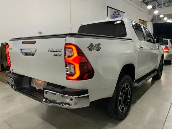 TOYOTA-HILUX-2.8 D-4D TURBO DIESEL CD SRX 4X4 AUTOMÁTICO TOYOTA-HILUX-2021