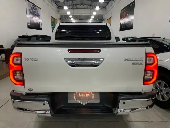 TOYOTA-HILUX-2.8 D-4D TURBO DIESEL CD SRX 4X4 AUTOMÁTICO TOYOTA-HILUX-2021