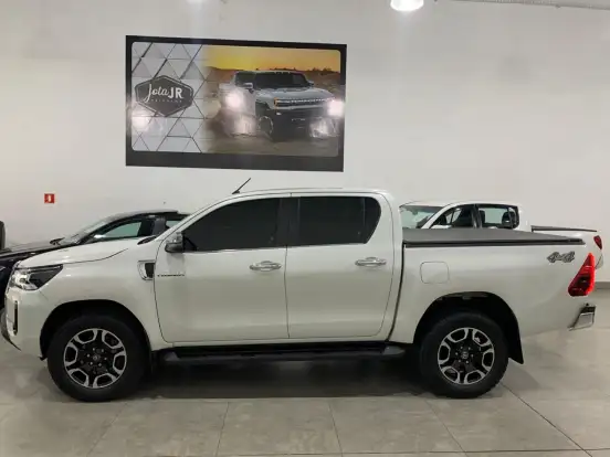 TOYOTA-HILUX-2021
