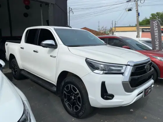 TOYOTA HILUX 2.8 D-4D TURBO DIESEL CD SRX 4X4 AUTOMÁTICO