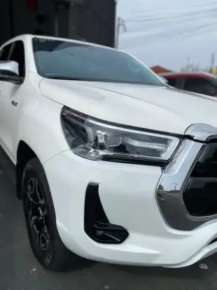 TOYOTA-HILUX-2023