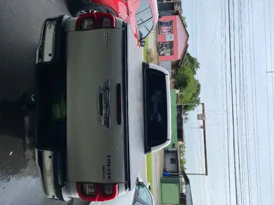 TOYOTA-HILUX-2023