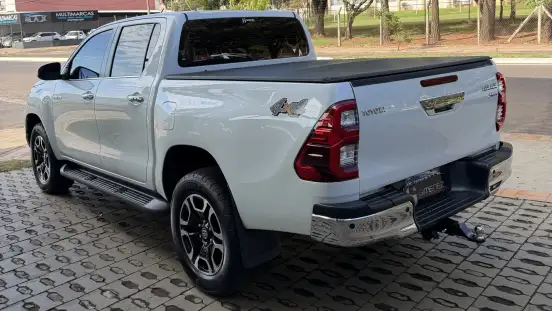 TOYOTA-HILUX-2022